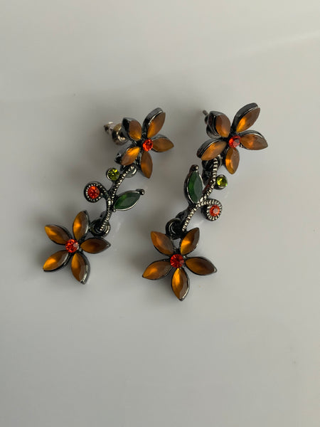 Vintage-Look Boho Floral Dangle Earrings Pierced Orange & Red lovely detailed